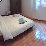 Lipovac Ficus דירה