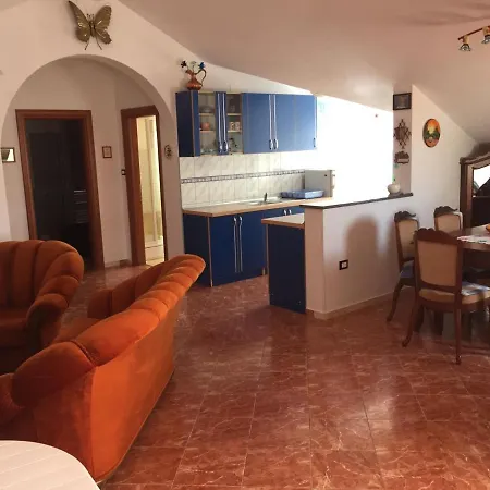 Apartment Lipovac Ficus *