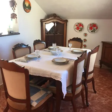 Lipovac Ficus Apartment *