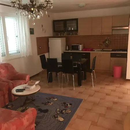 Lipovac Ficus Apartament *