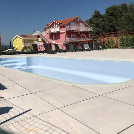 아파트 Lipovac Ficus *