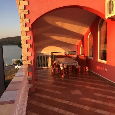 Lipovac Ficus Apartment Bilice