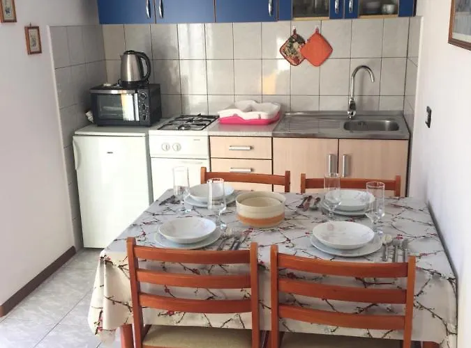 Lipovac Ficus Apartman *