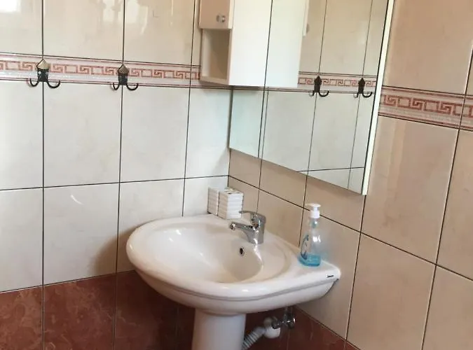 Lipovac Ficus * Bilice