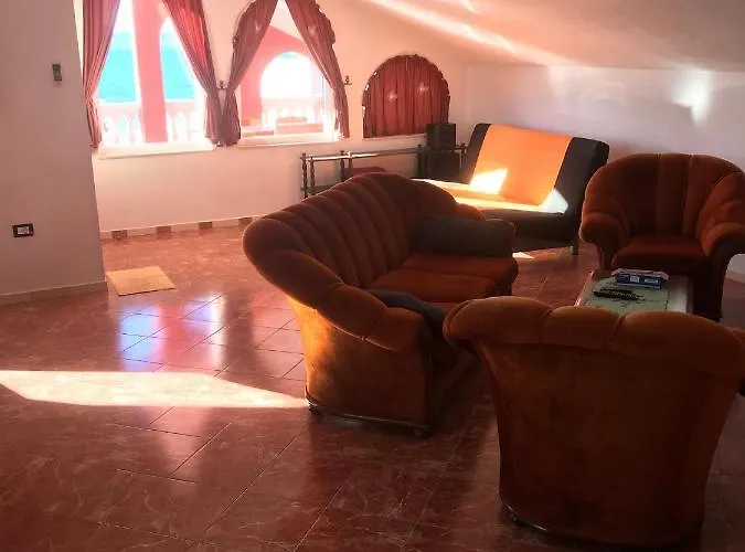 Lipovac Ficus * Bilice