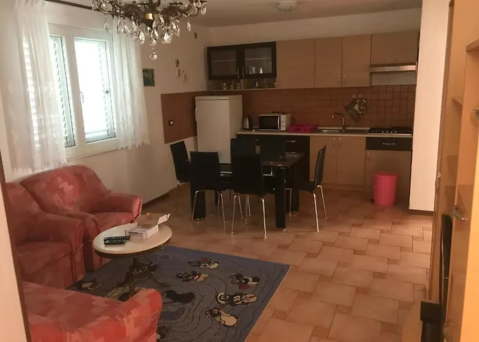 Lipovac Ficus Apartman *