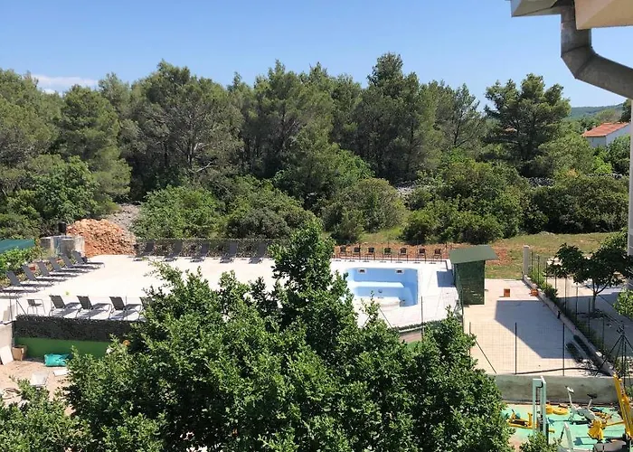 Lipovac Ficus 아파트