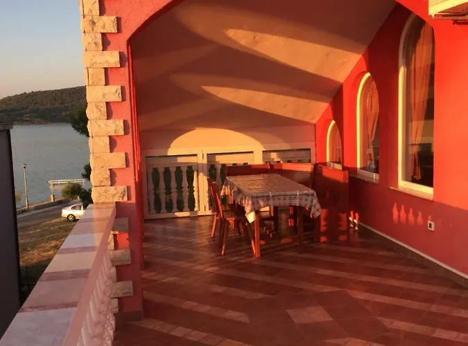 Lipovac Ficus 아파트 빌리제