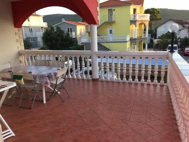 Lipovac Ficus * Bilice